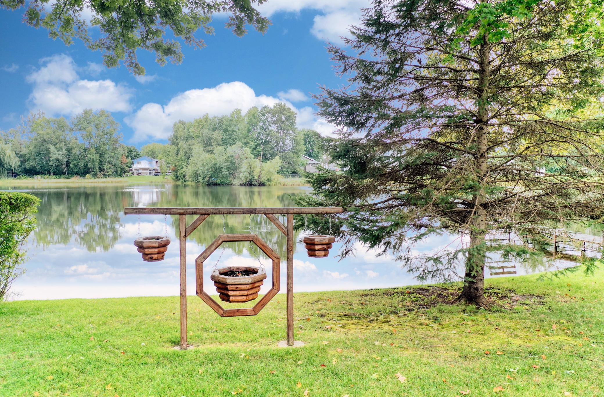 5925 Freeland Court N