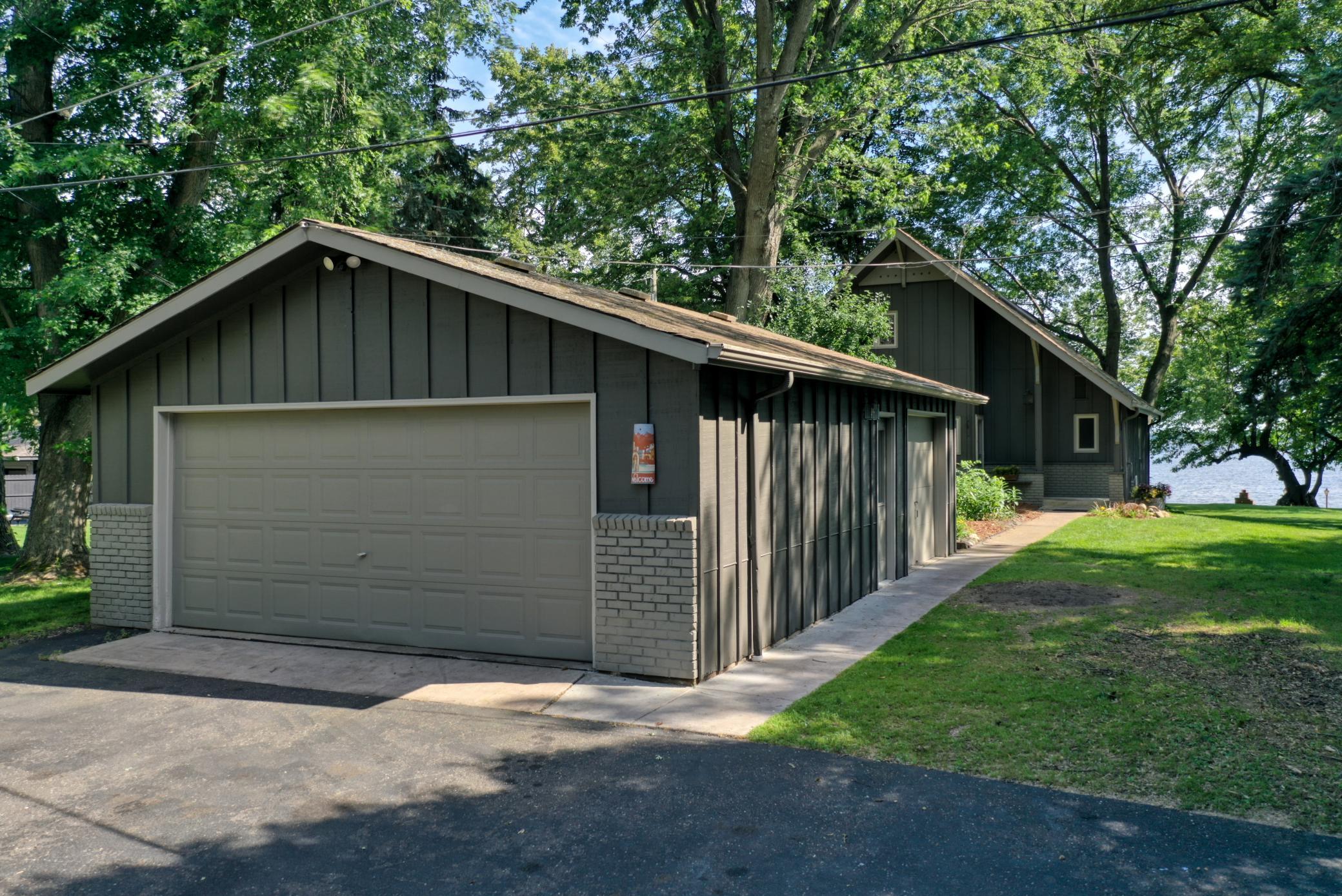 7271 N Shore Trail