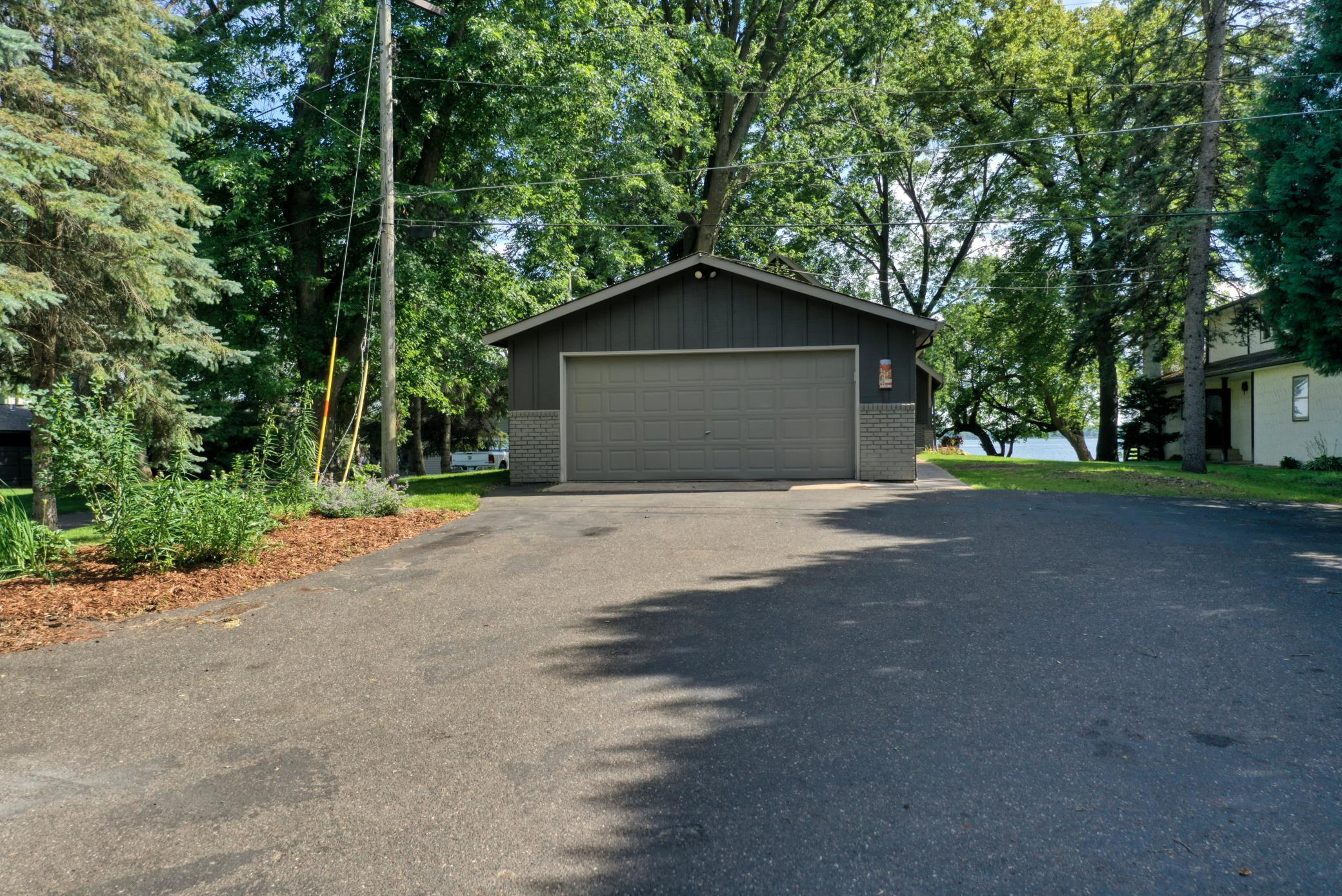 7271 N Shore Trail
