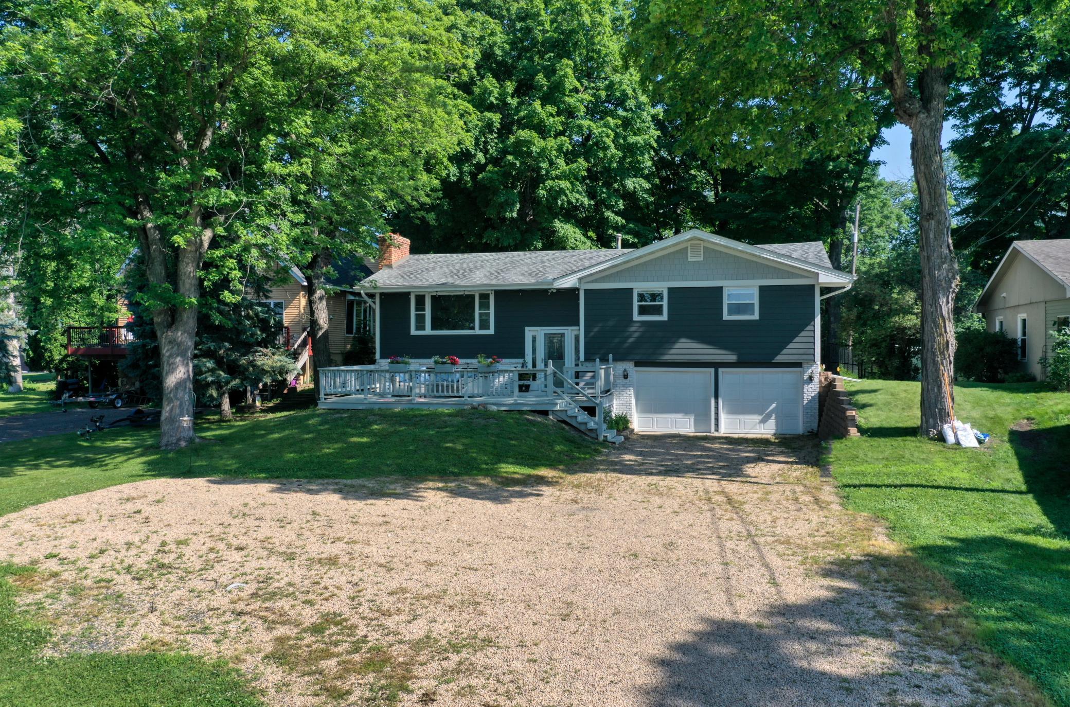 8112 N Shore Trail N