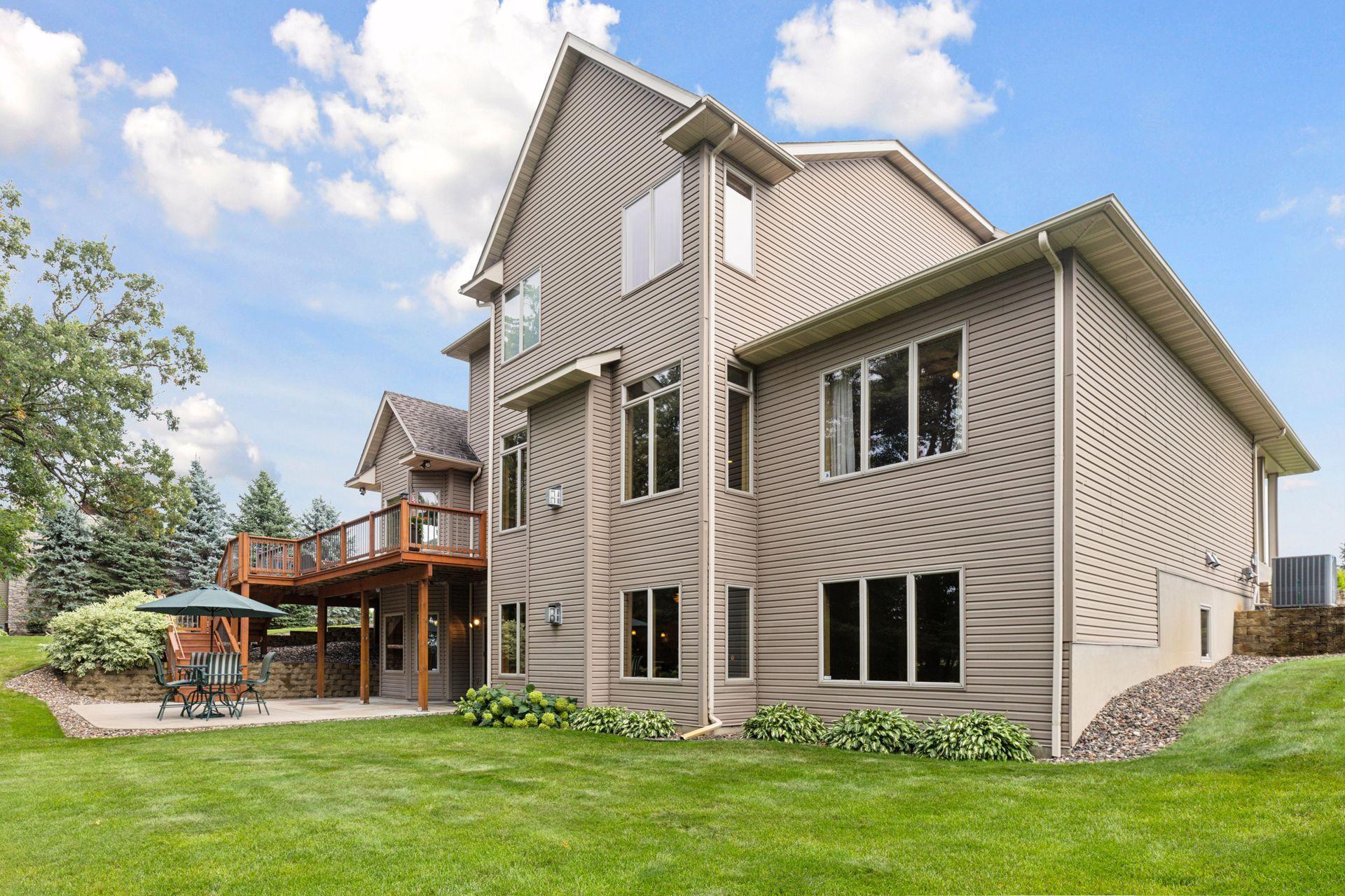 25124 Firefly Avenue