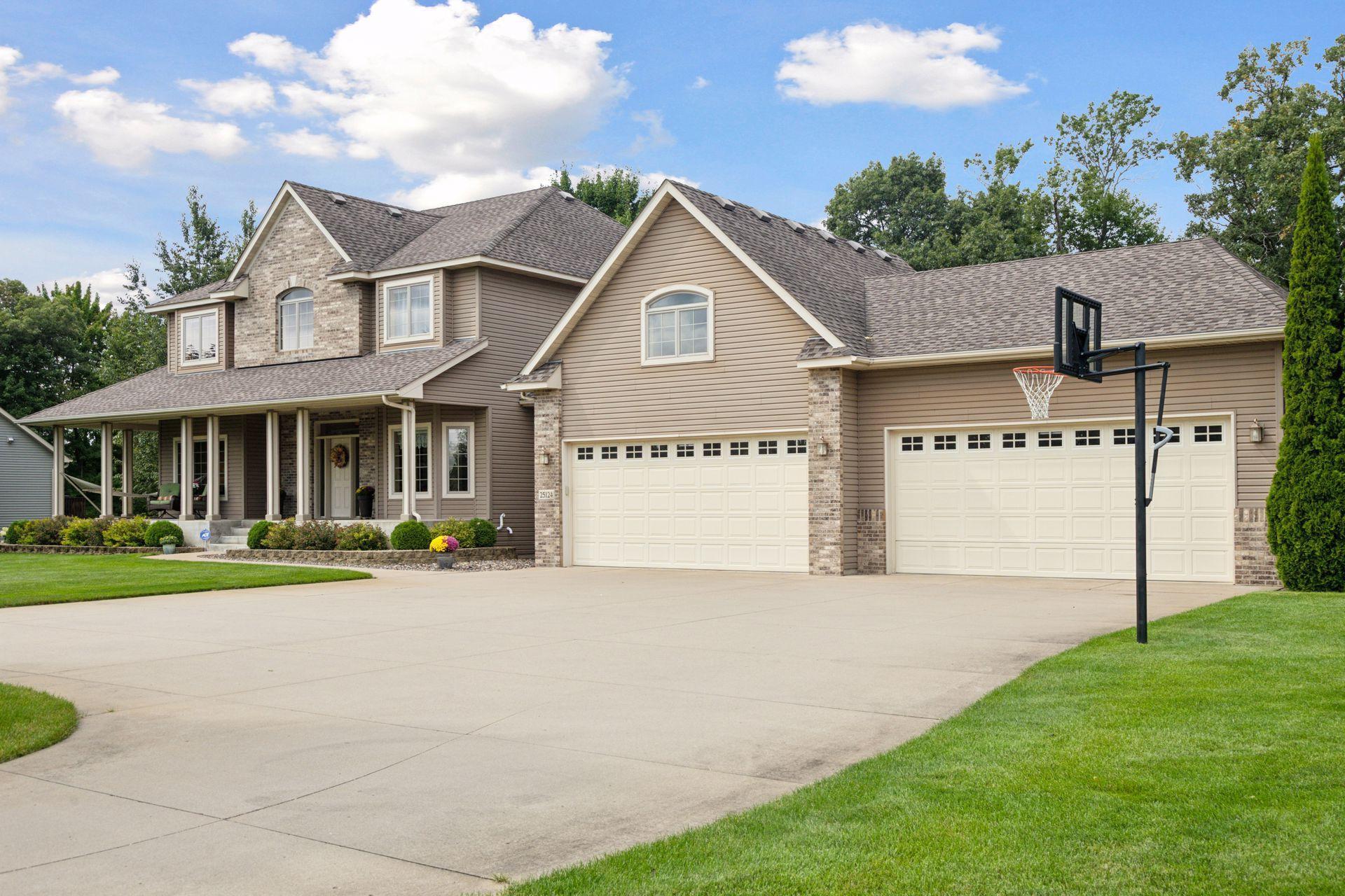 25124 Firefly Avenue