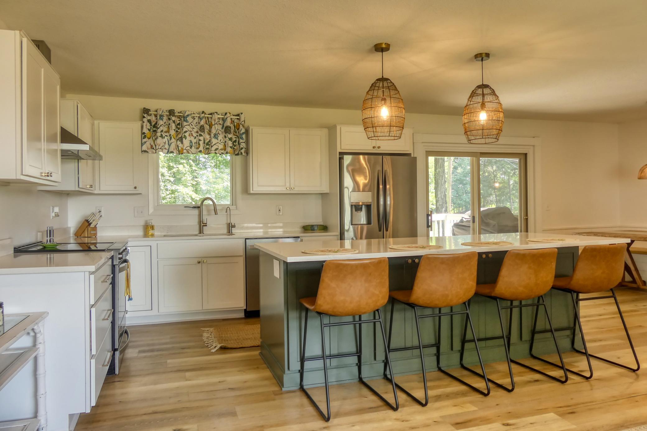 8112 N Shore Trail N