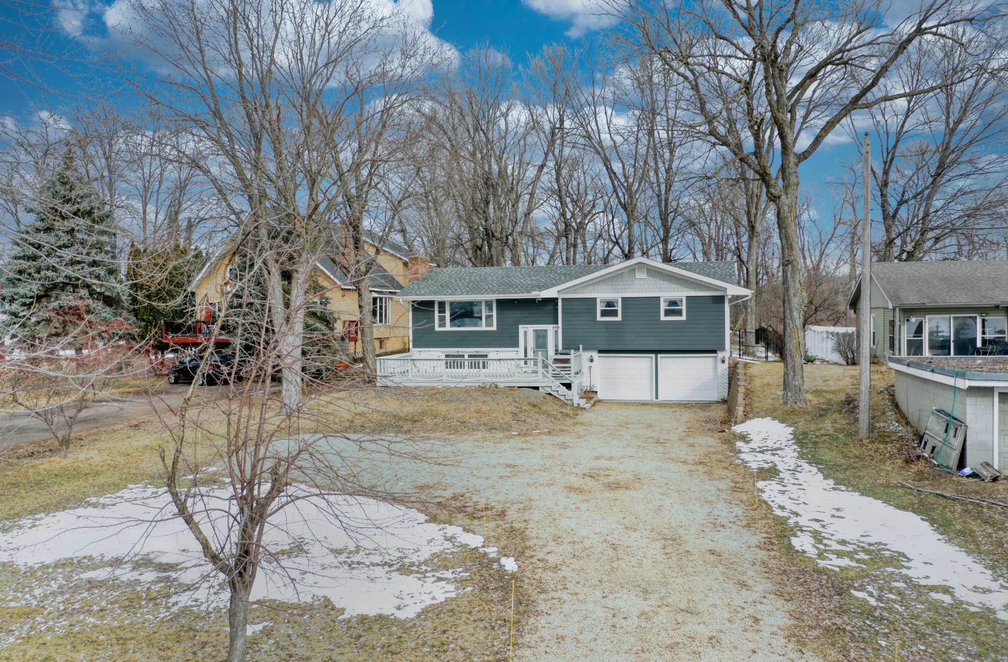 8112 N Shore Trail N