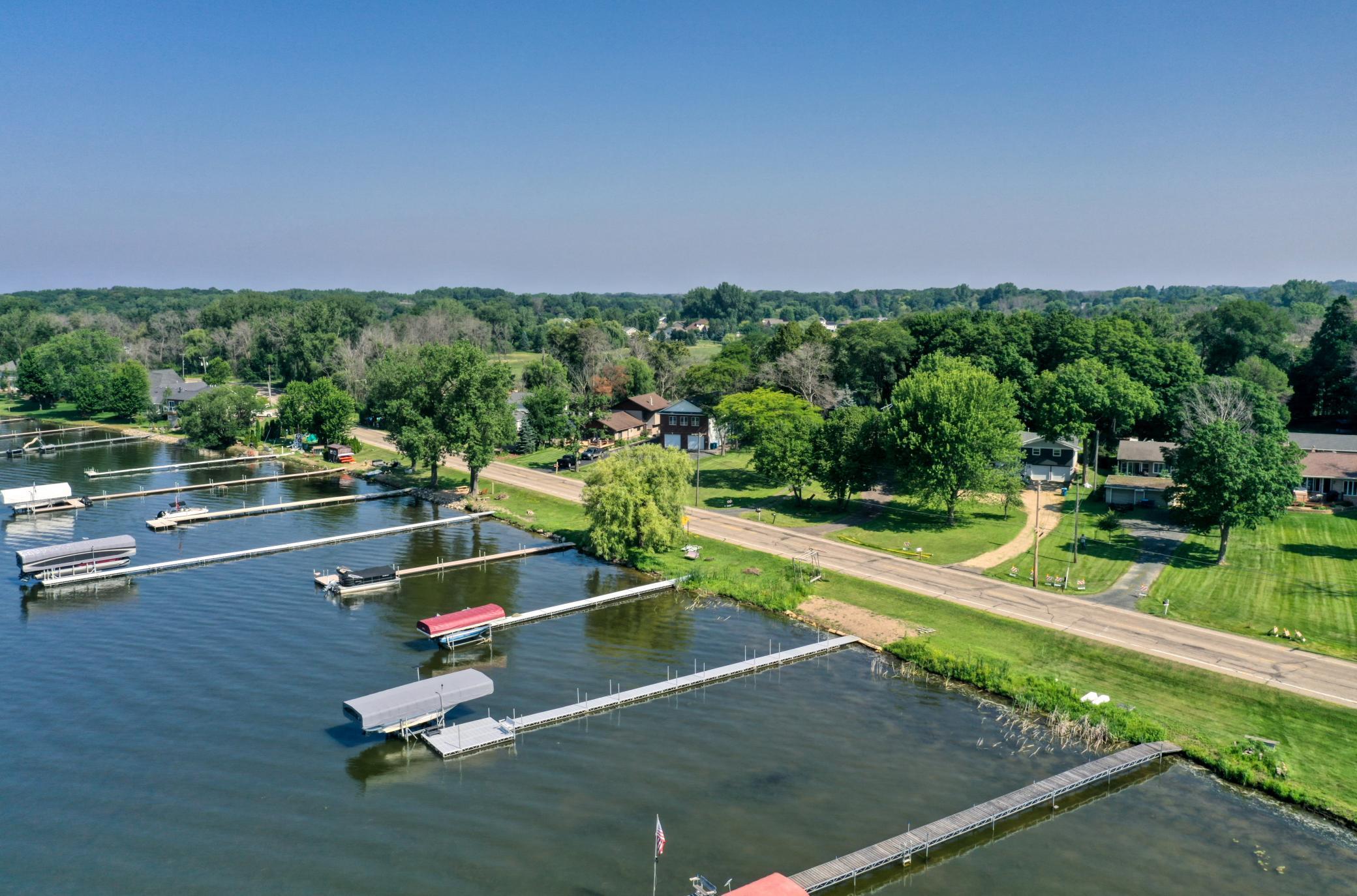 8112 N Shore Trail N