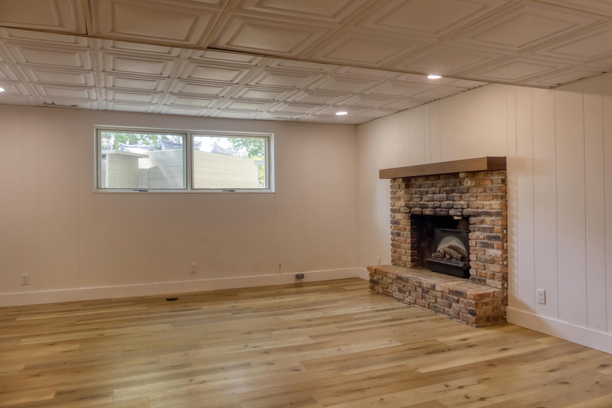 8112 N Shore Trail N