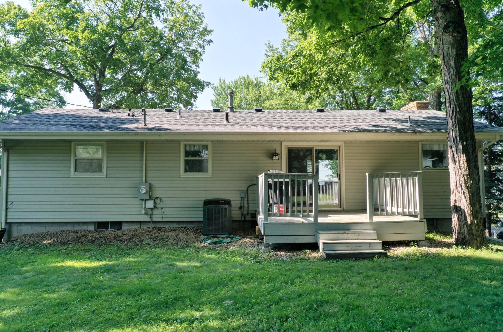 8112 N Shore Trail N