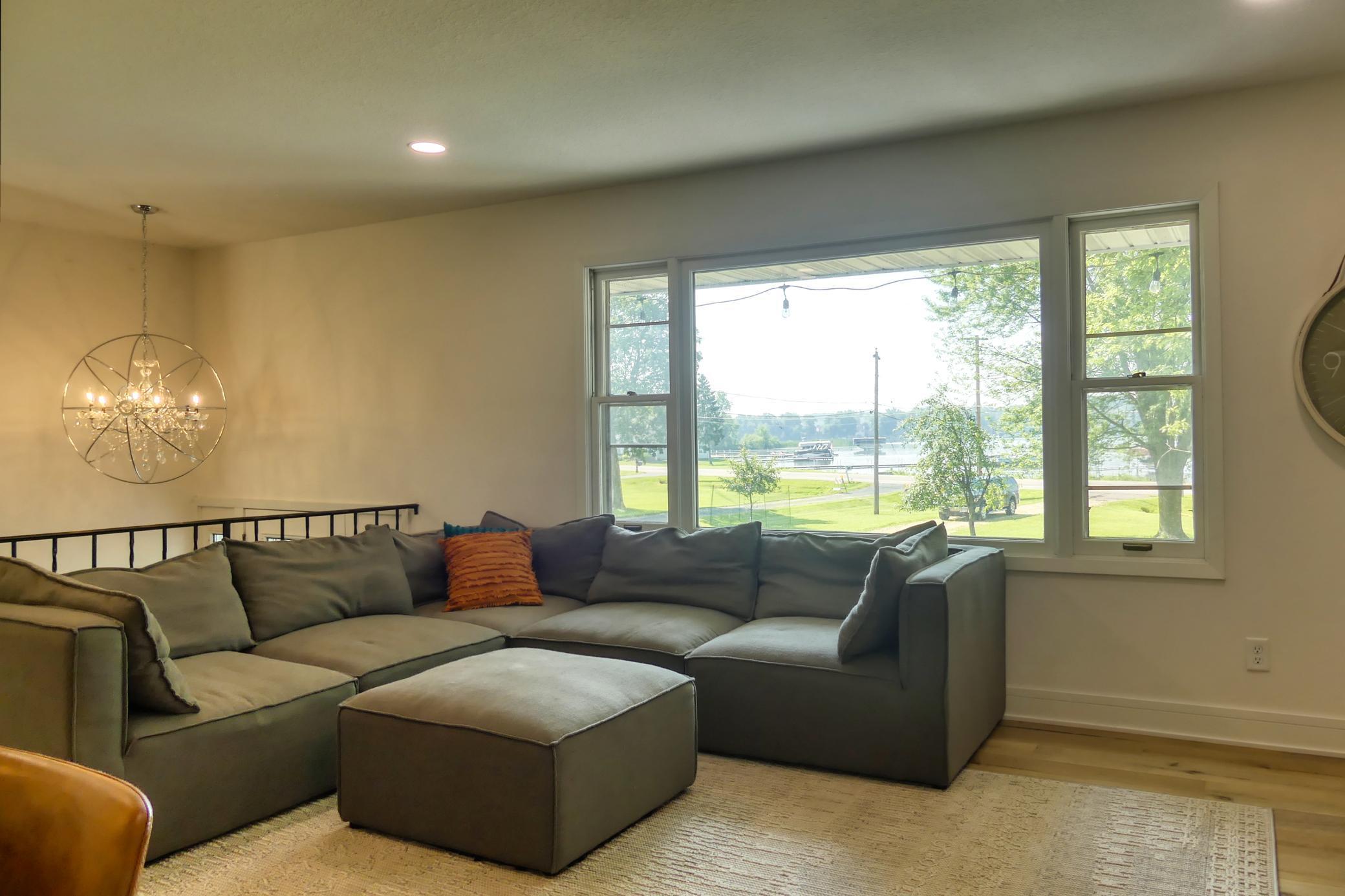 8112 N Shore Trail N