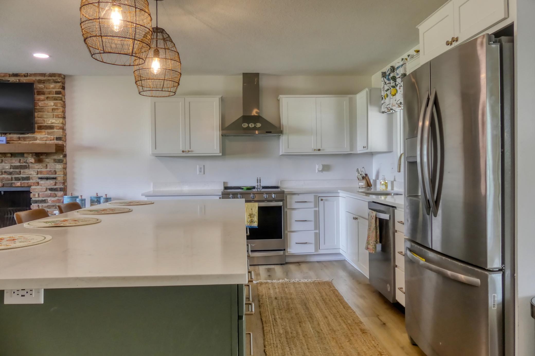 8112 N Shore Trail N