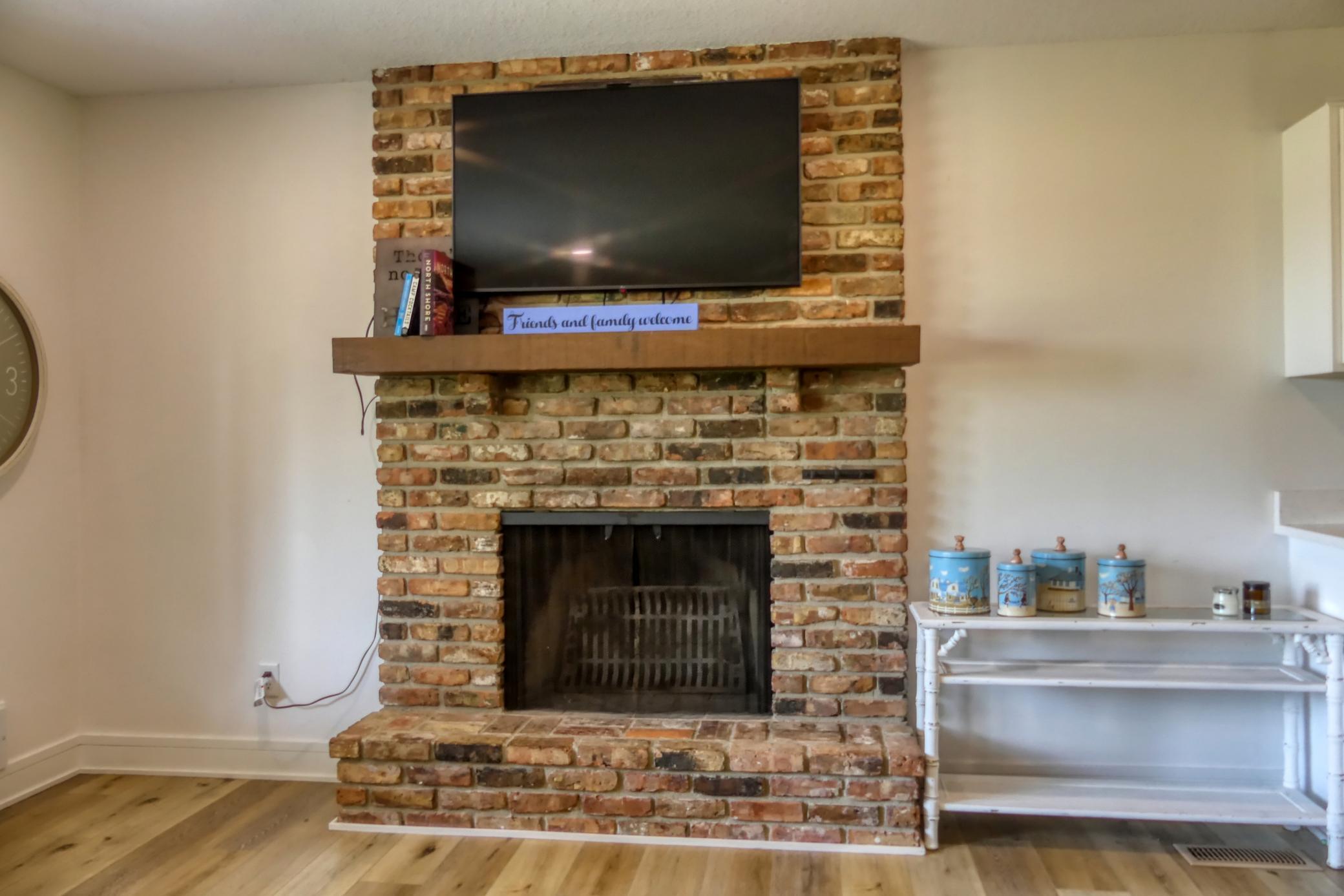 8112 N Shore Trail N