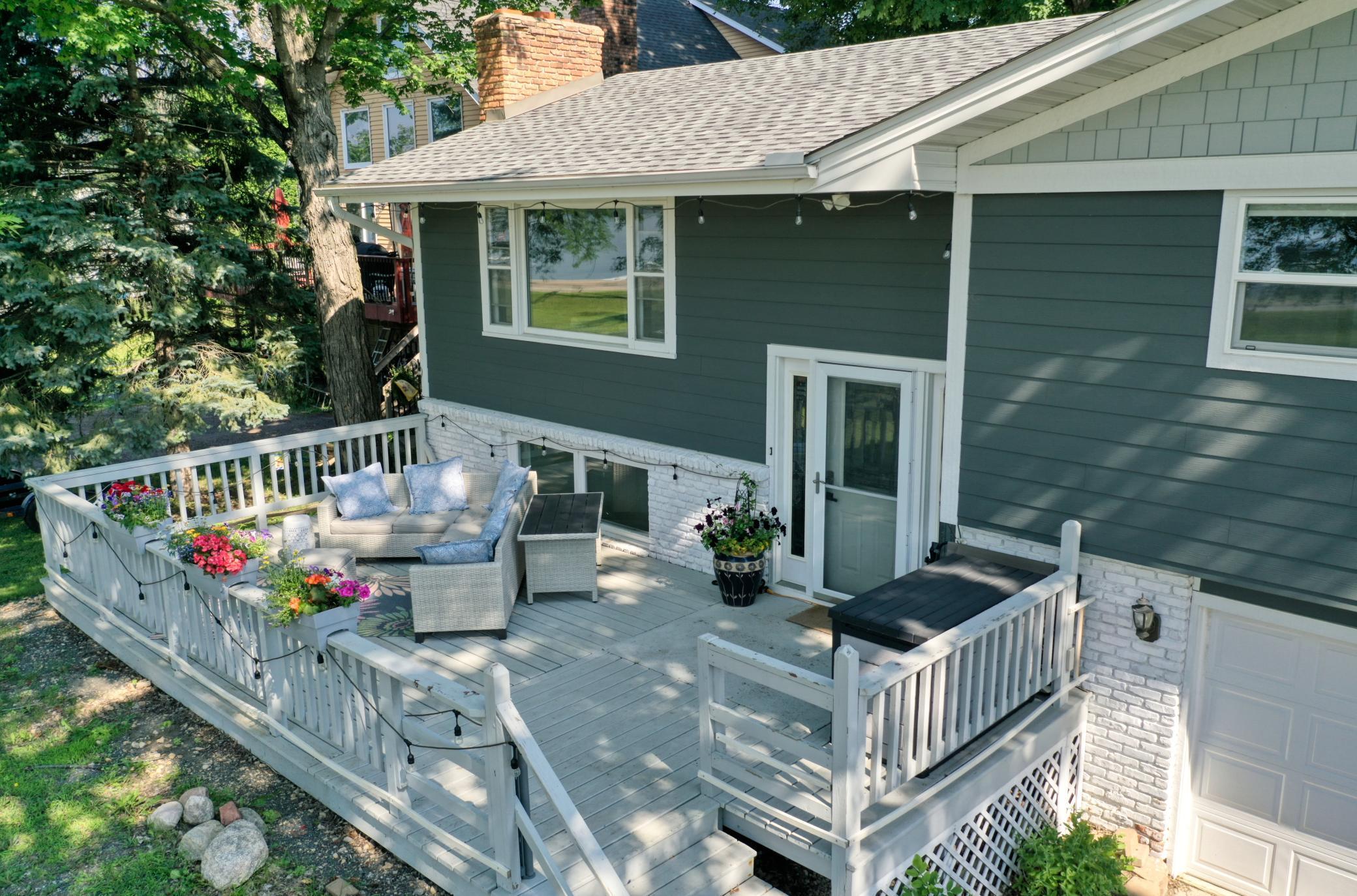 8112 N Shore Trail N