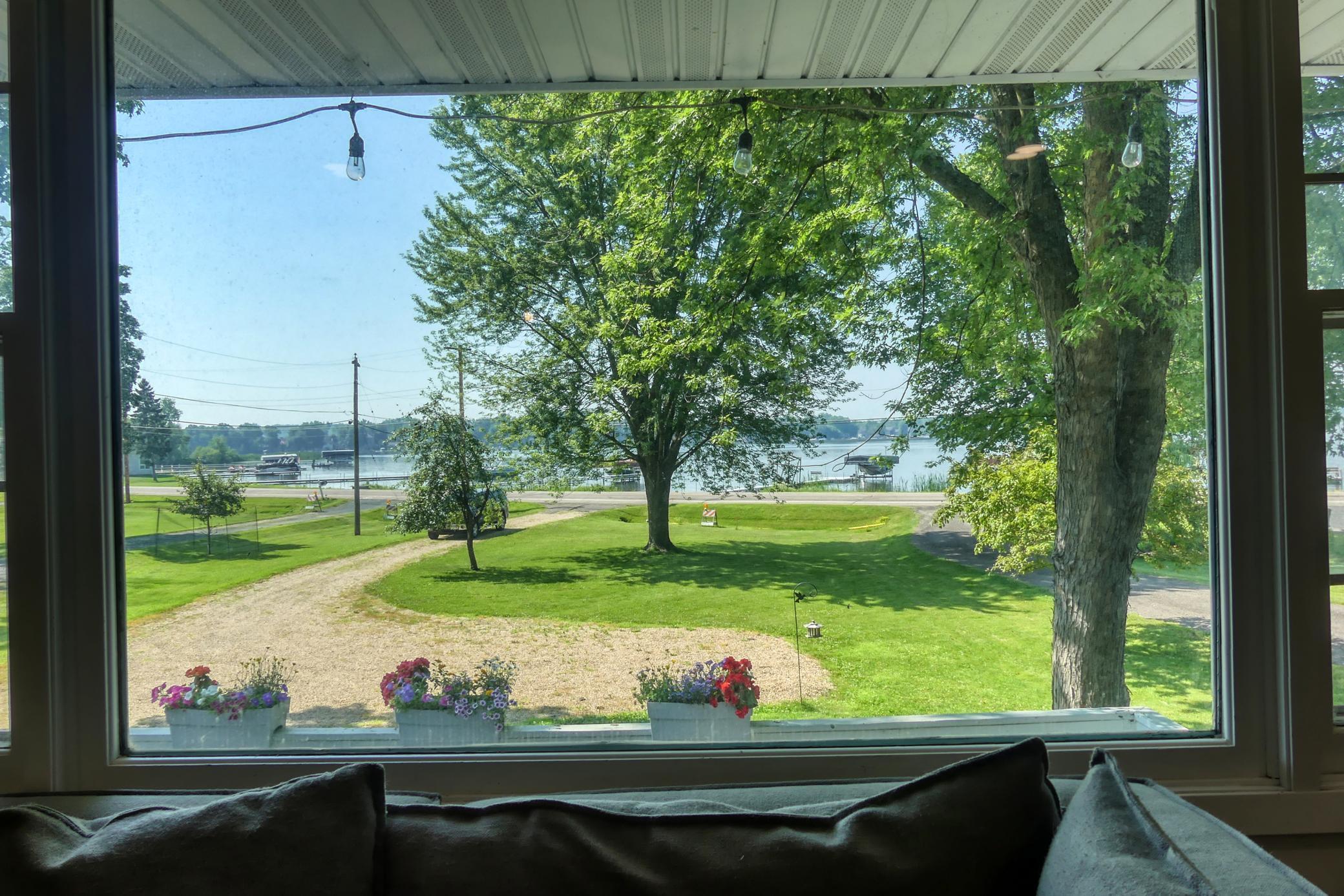 8112 N Shore Trail N