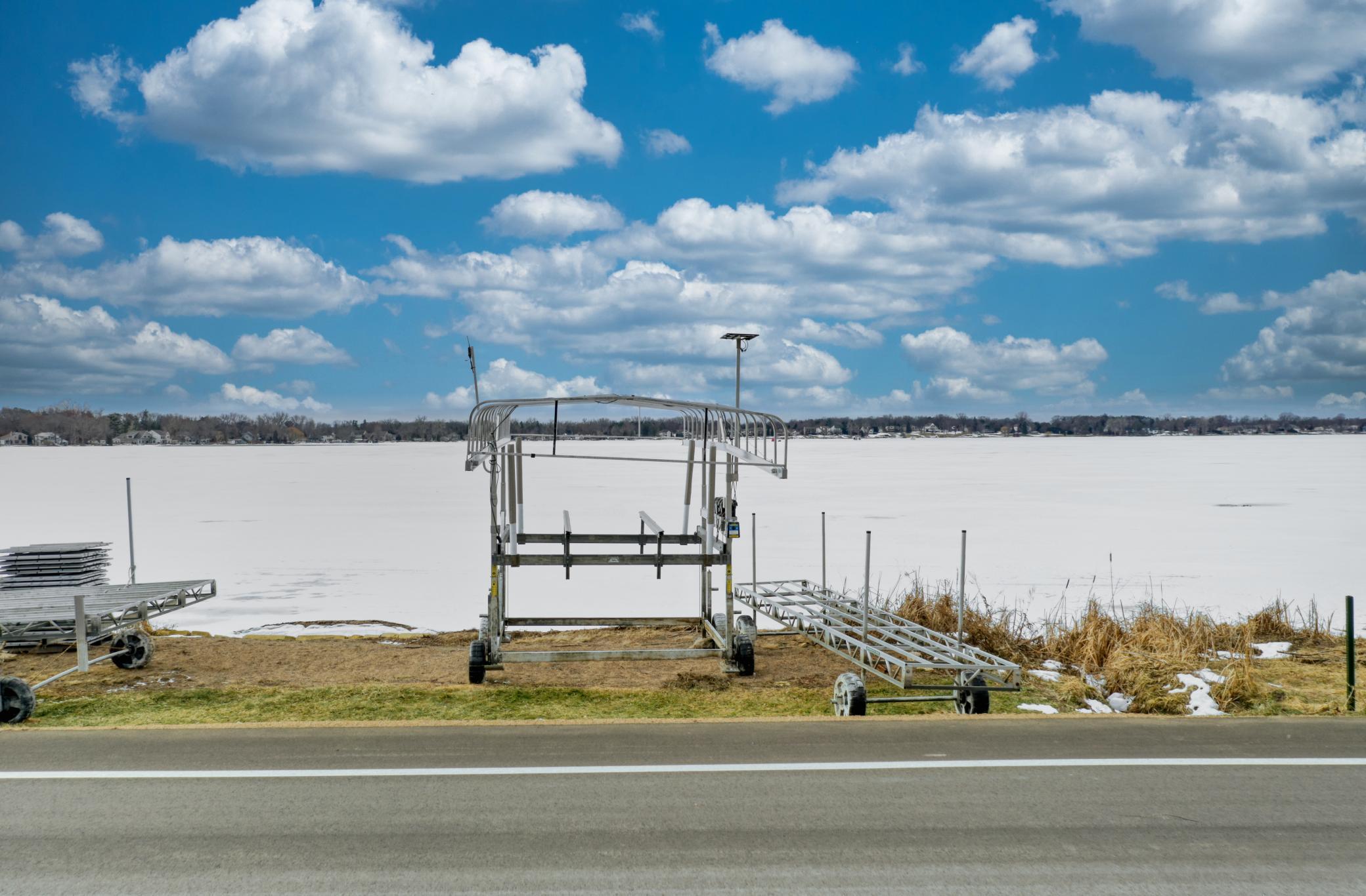 8112 N Shore Trail N