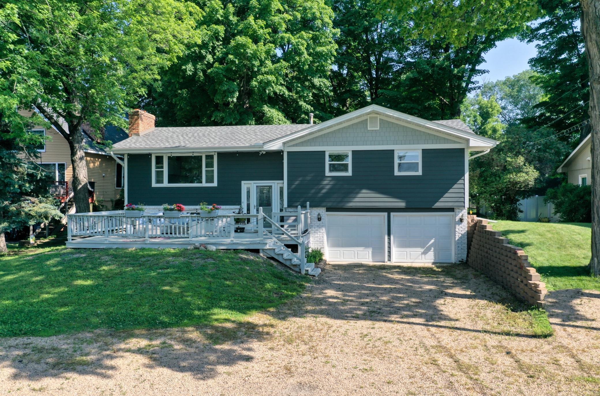 8112 N Shore Trail N