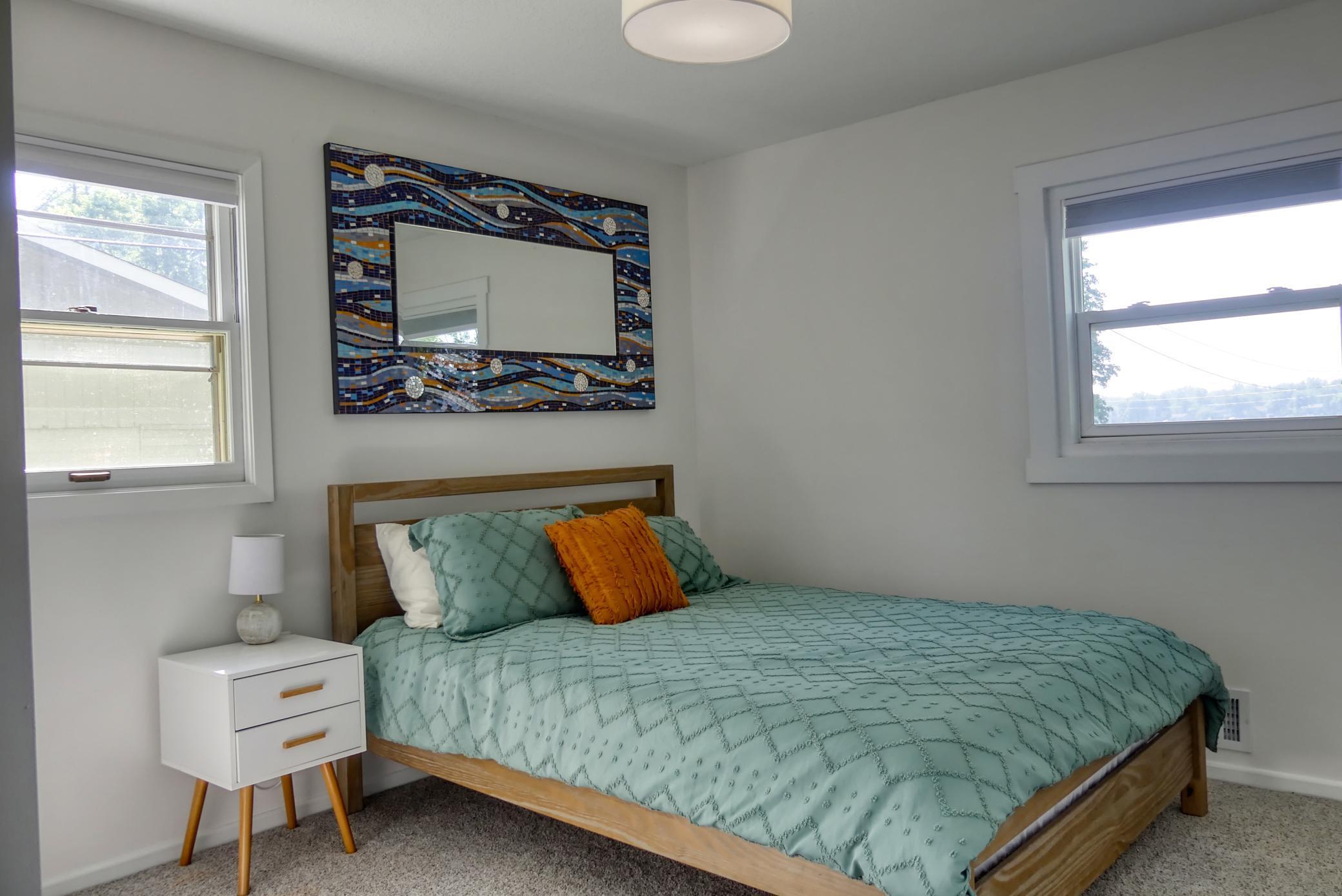 8112 N Shore Trail N