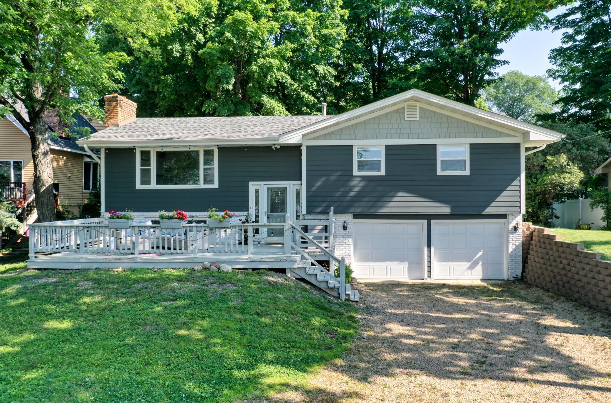 8112 N Shore Trail N