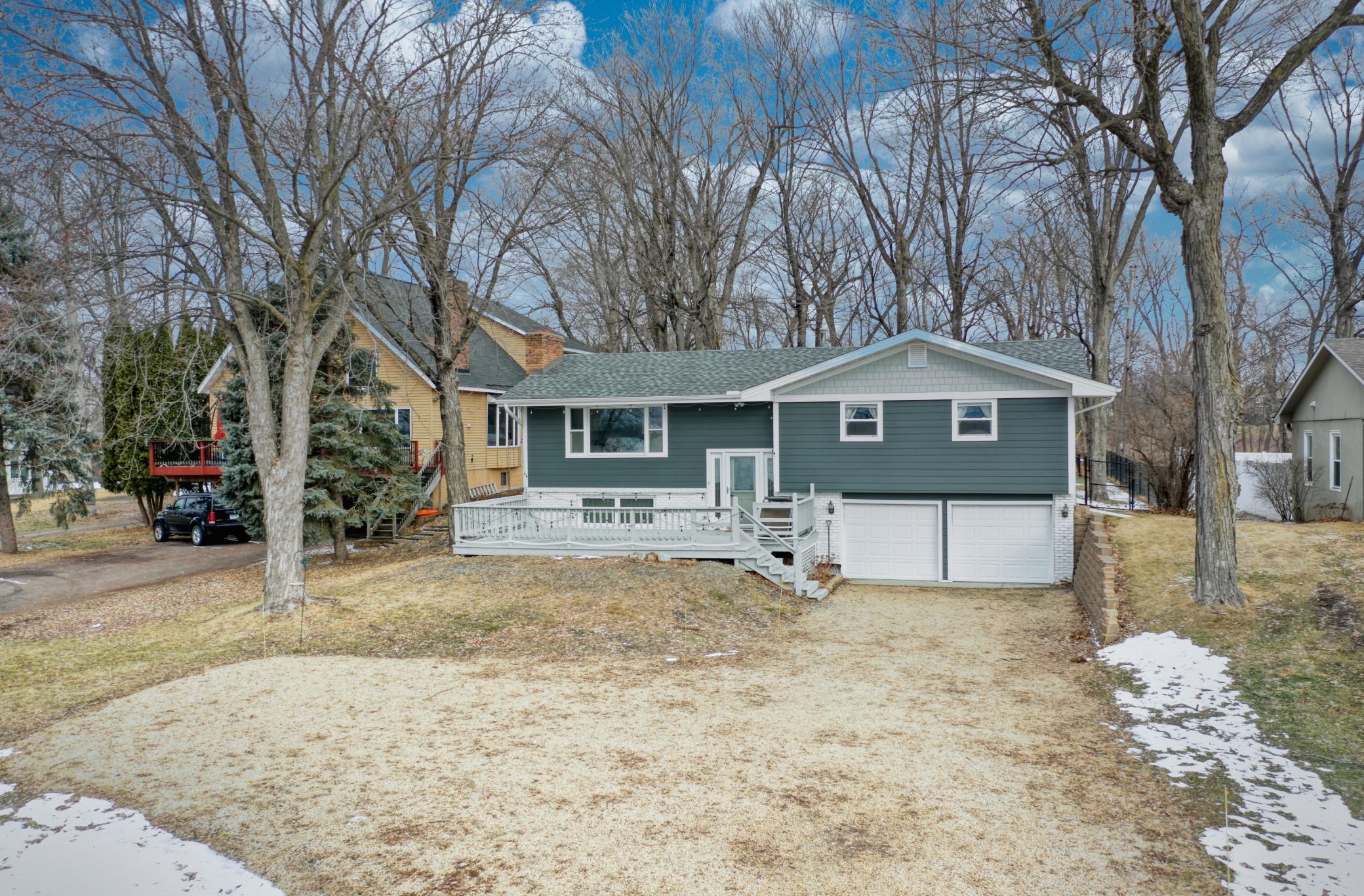 8112 N Shore Trail N