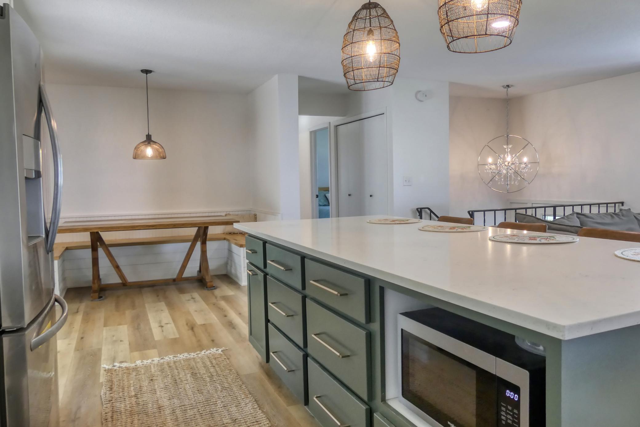 8112 N Shore Trail N