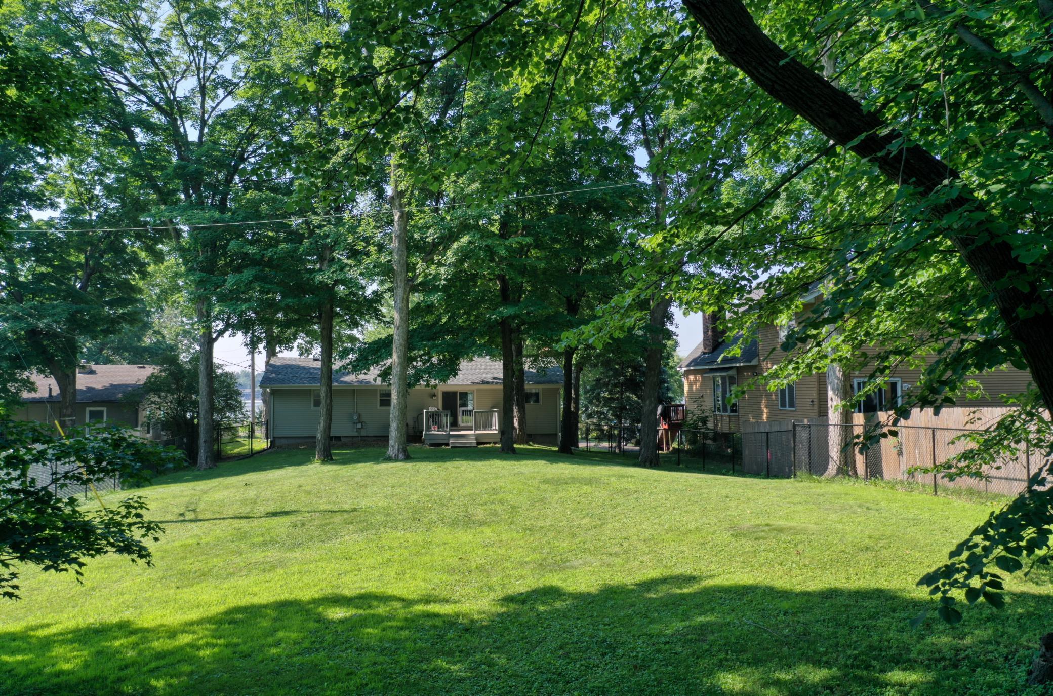 8112 N Shore Trail N