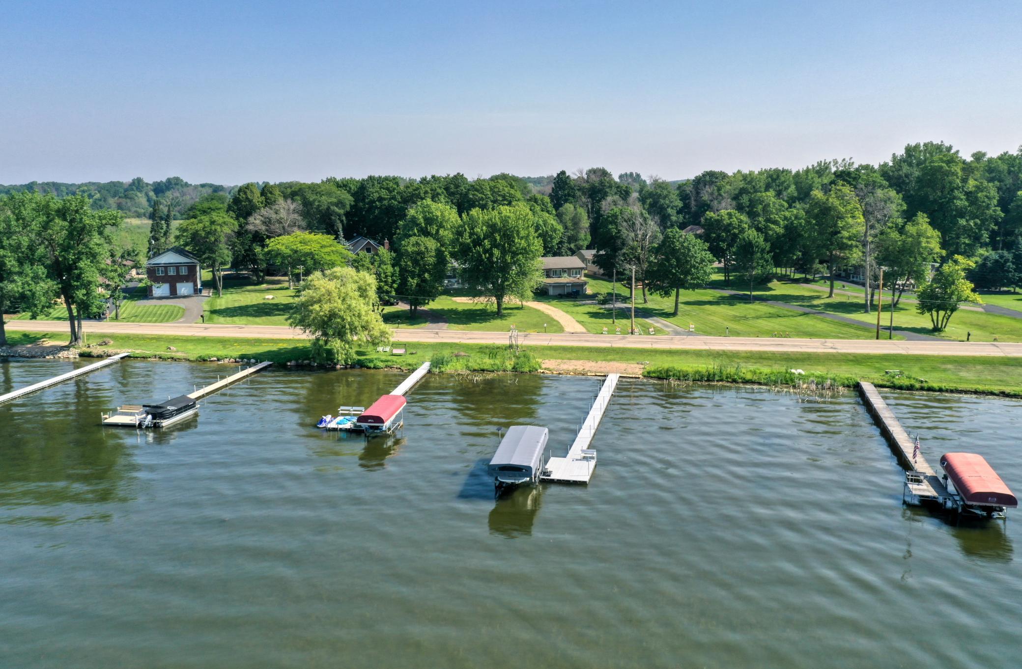 8112 N Shore Trail N