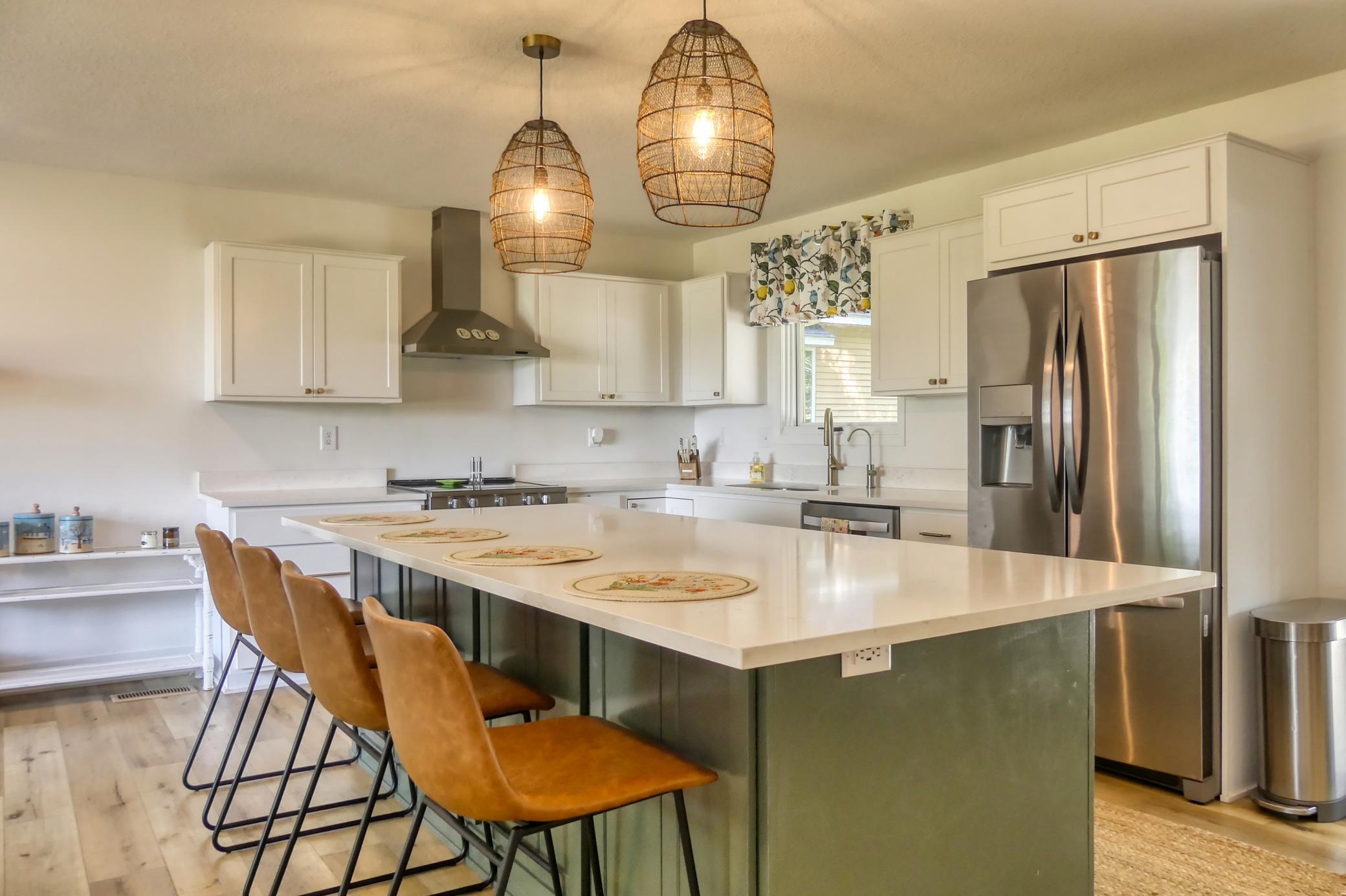 8112 N Shore Trail N