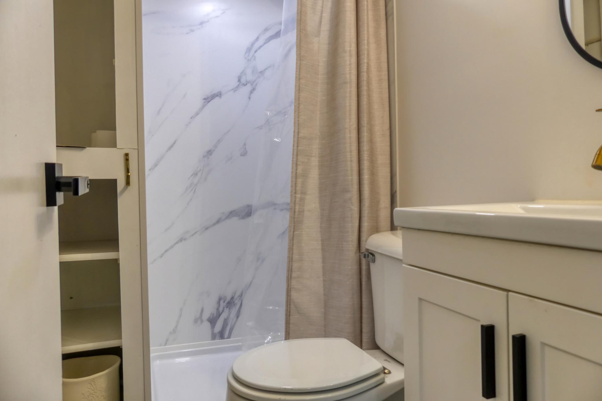 8112 N Shore Trail N