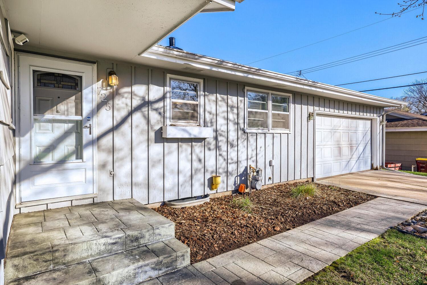 725 Pontiac Place