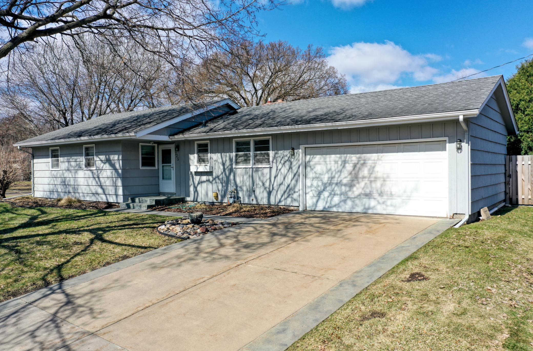 725 Pontiac Place