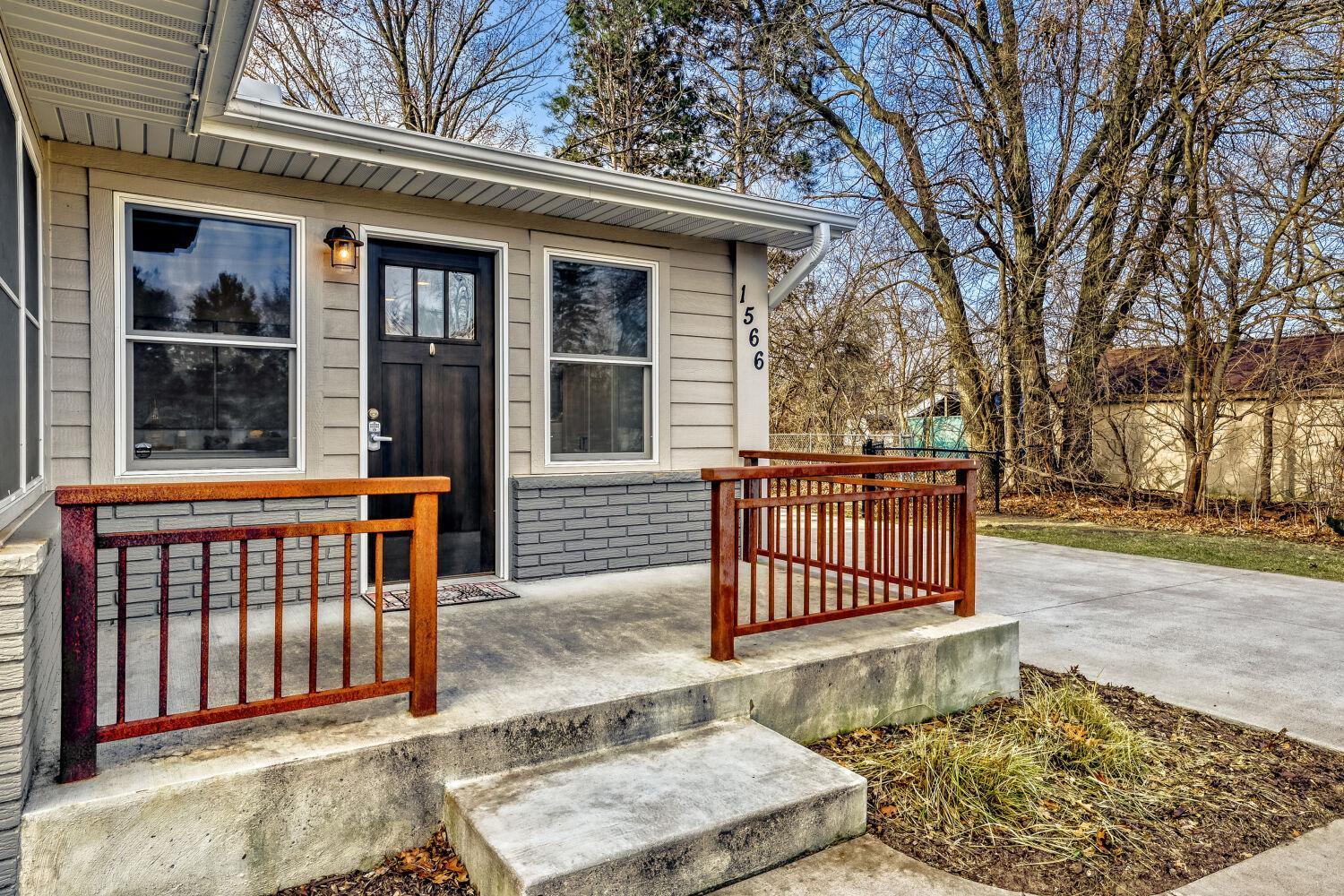 1566 Highway 96 E