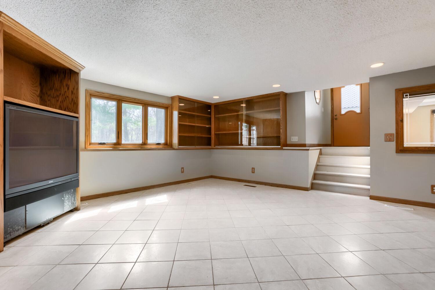 5696 170th Street N