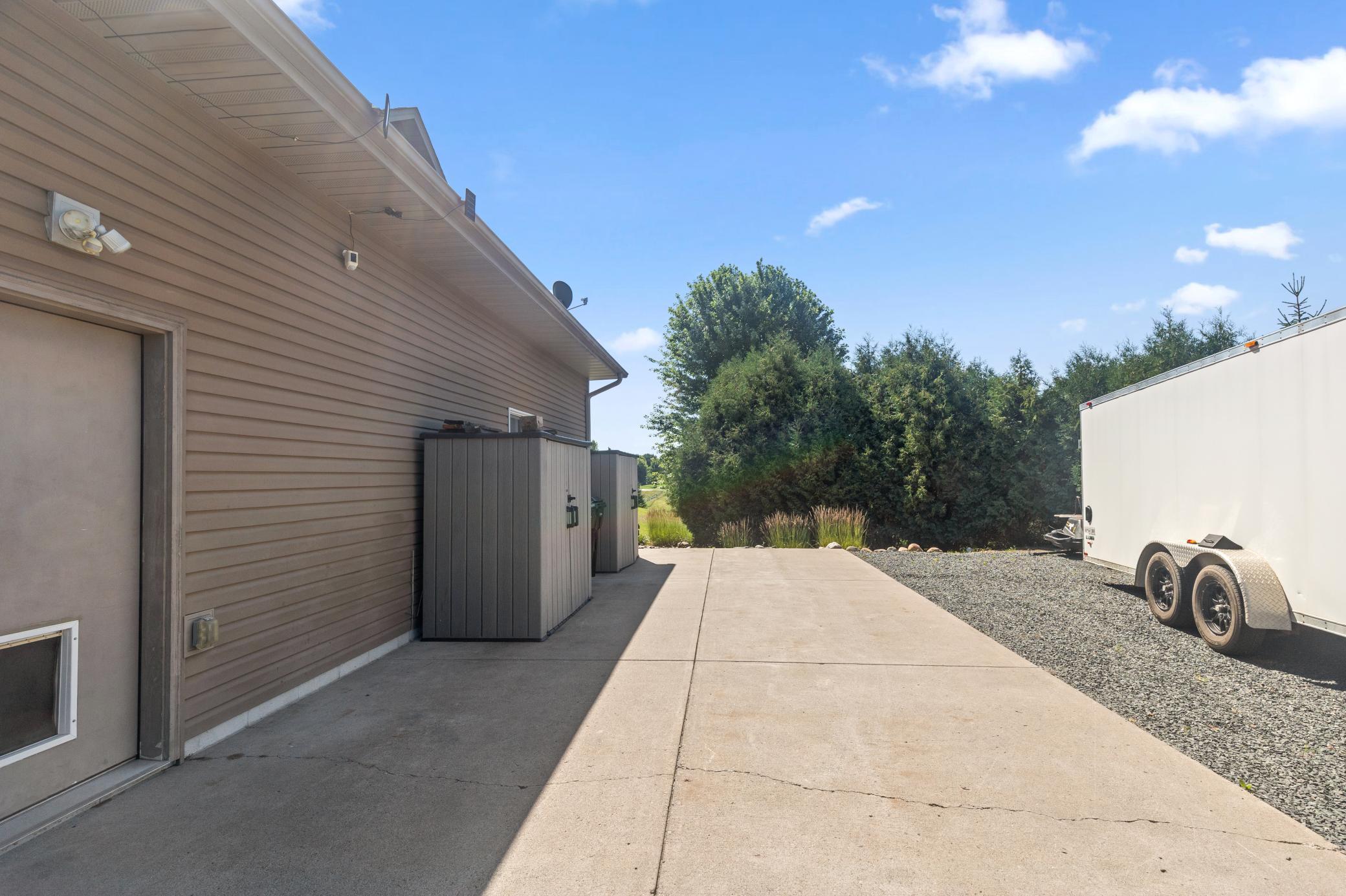 25157 Firefly Avenue