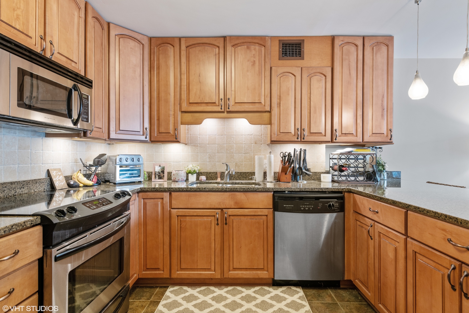1030 N STATE Street Unit: 9K