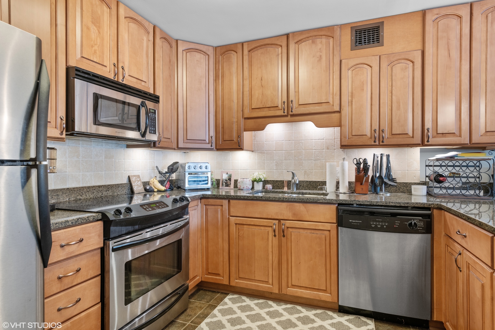 1030 N STATE Street Unit: 9K
