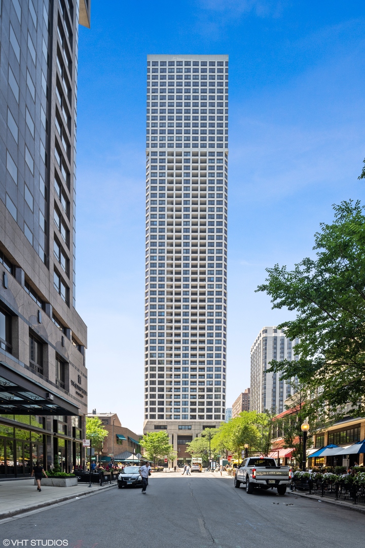 1030 N STATE Street Unit: 9K