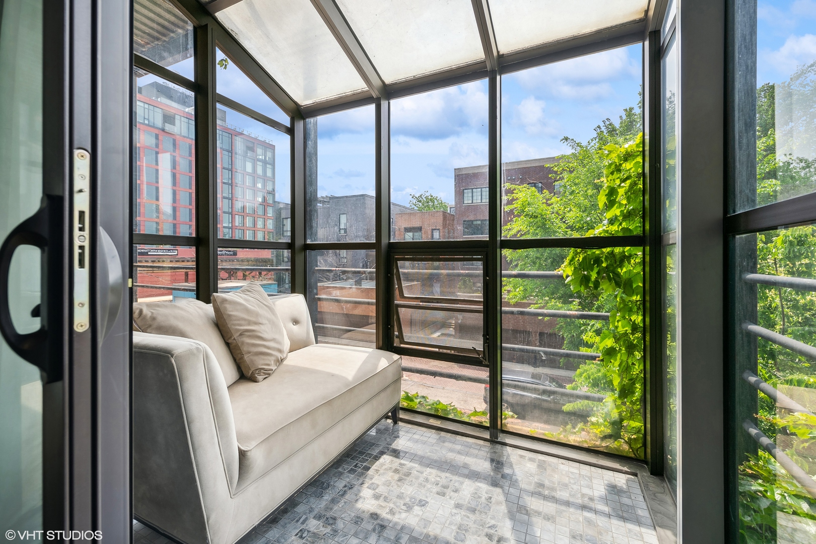 2525 N SHEFFIELD Avenue Unit: 2A