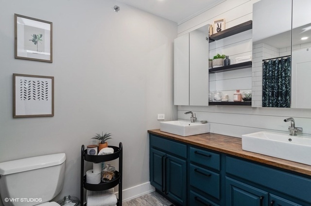 1224 W Van Buren Street Unit: 426