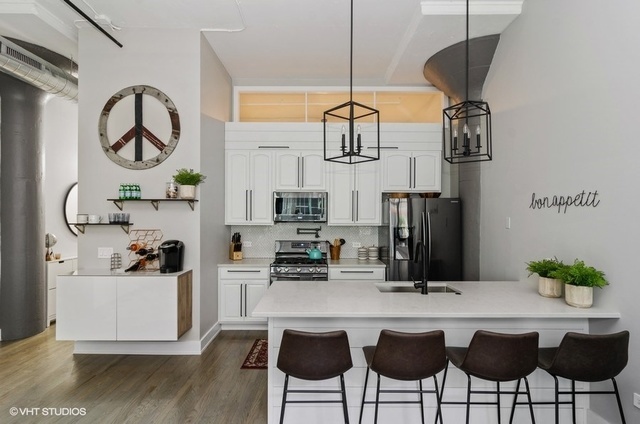 1224 W Van Buren Street Unit: 426