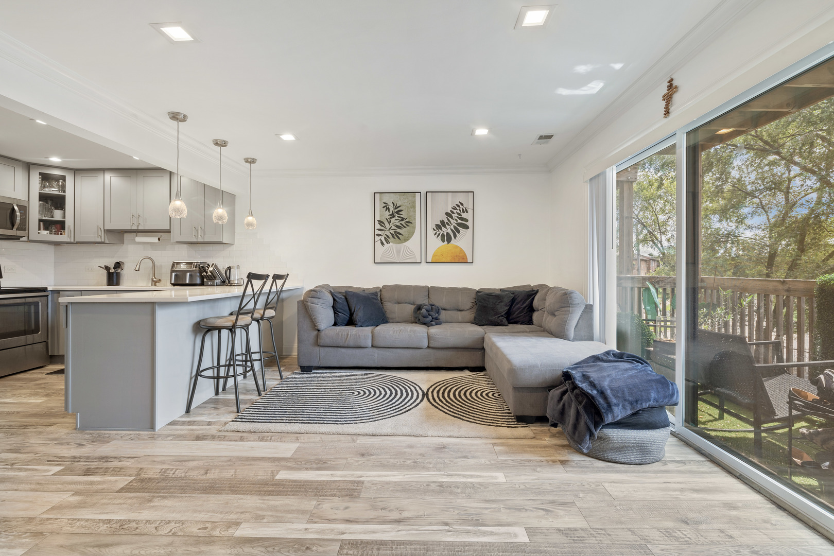 9654 Nottingham Avenue Unit: 2D