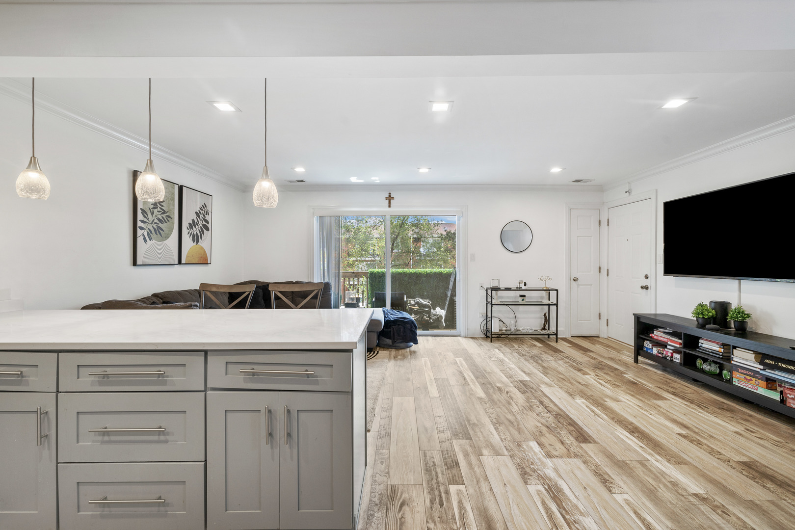 9654 Nottingham Avenue Unit: 2D