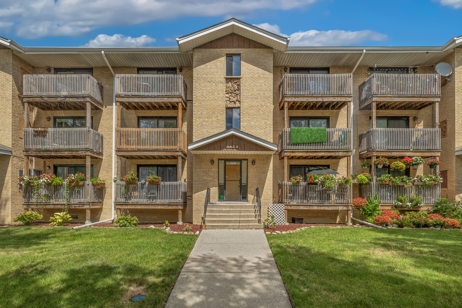 9654 Nottingham Avenue Unit: 2D