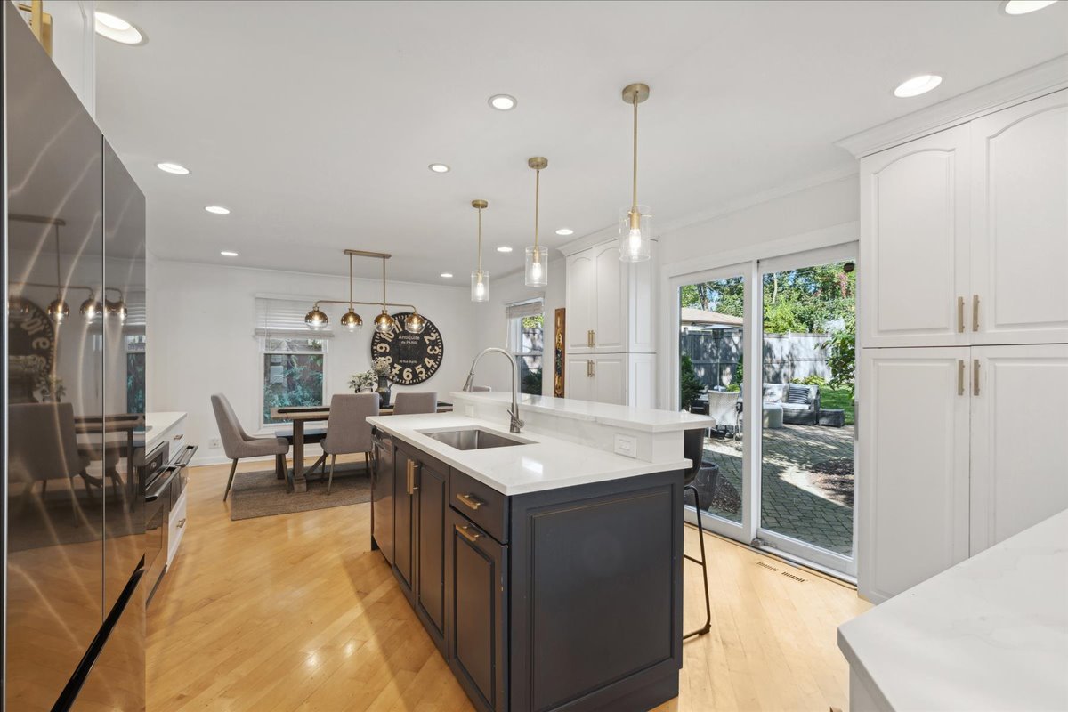 1037 Sheridan Road