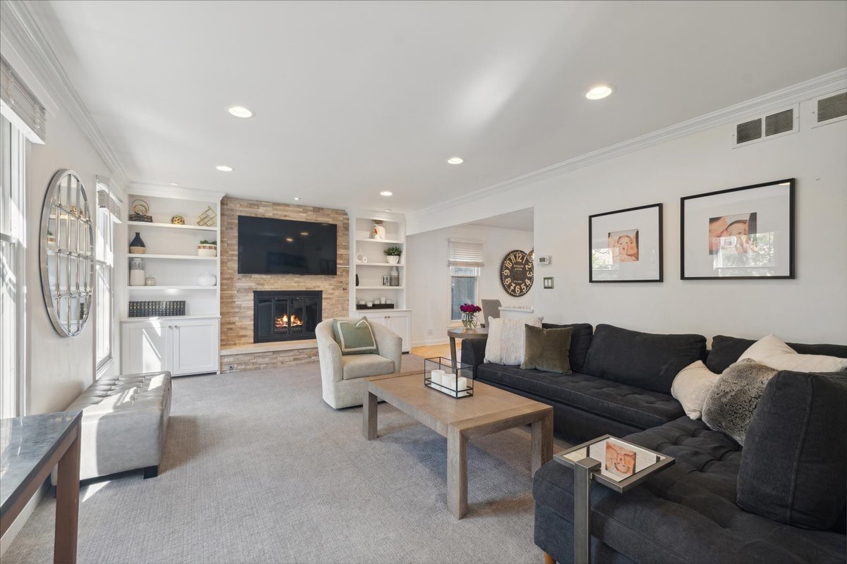 1037 Sheridan Road
