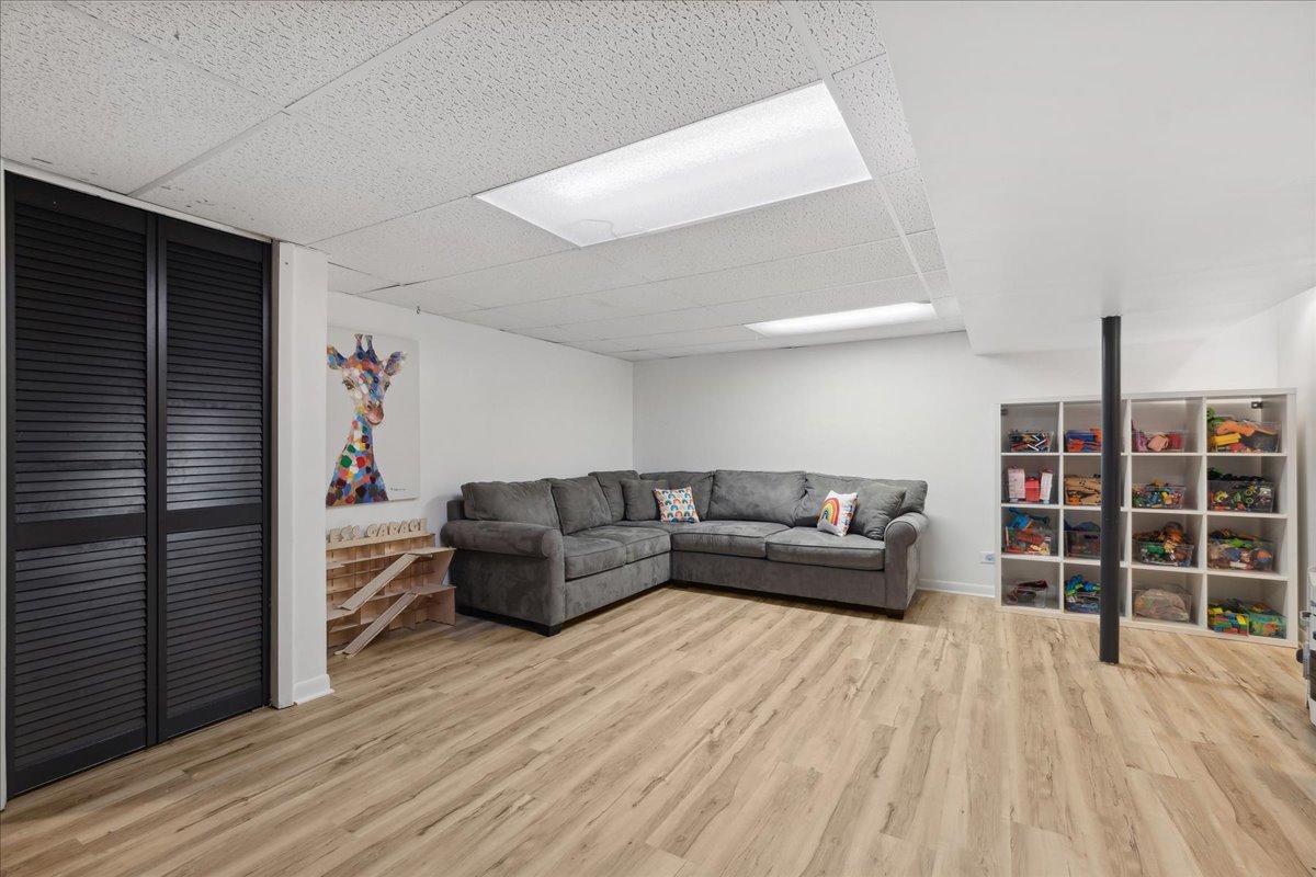 1037 Sheridan Road