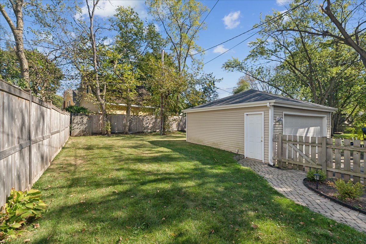 1037 Sheridan Road