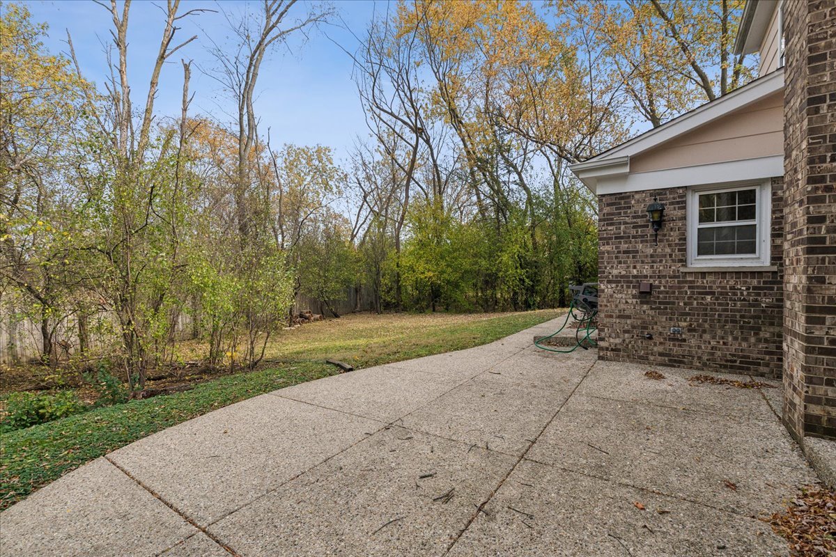1305 Warwick Court