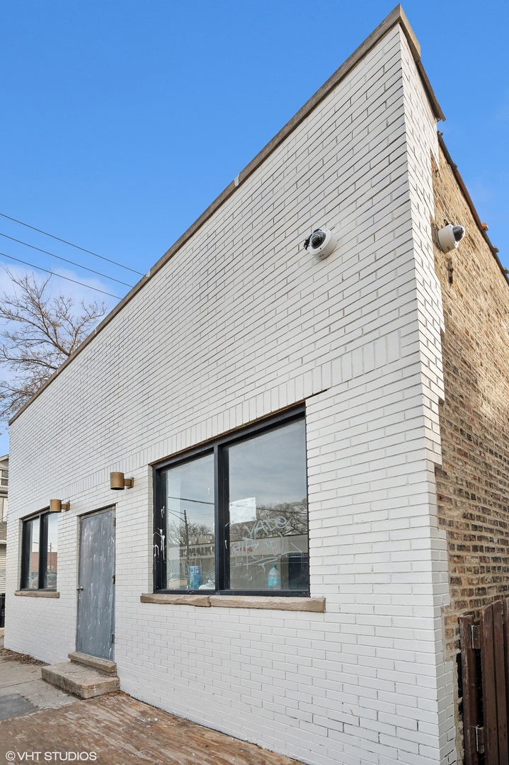 2313 W Fullerton Avenue Unit: 1