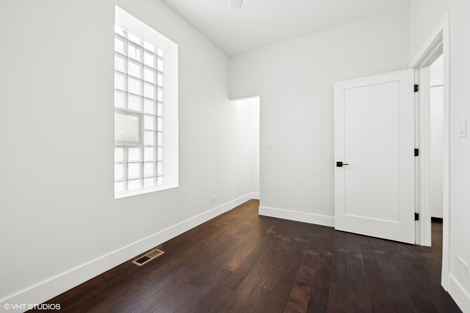 2313 W Fullerton Avenue Unit: 1