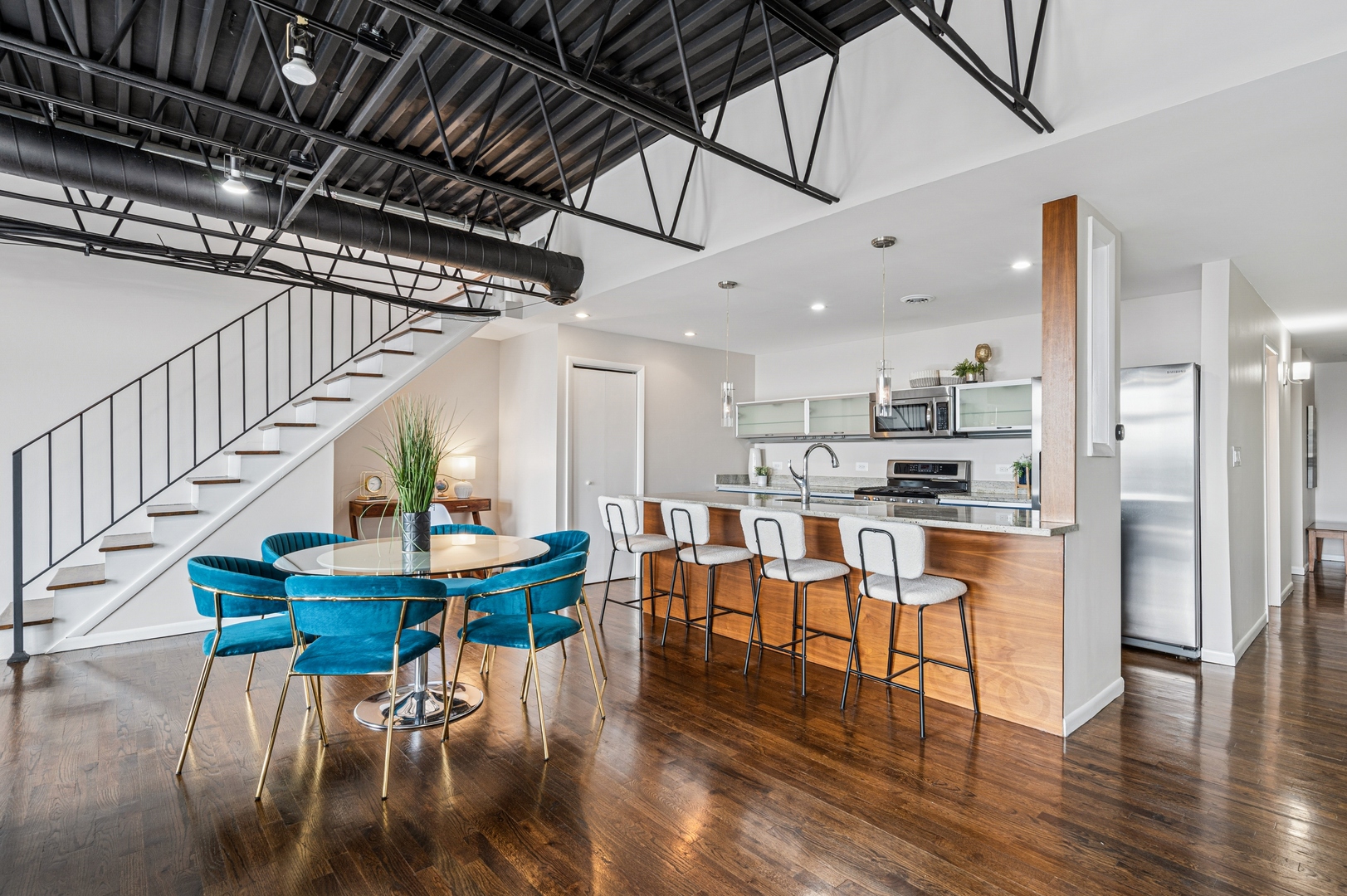 2525 N Sheffield Avenue Unit: 4C