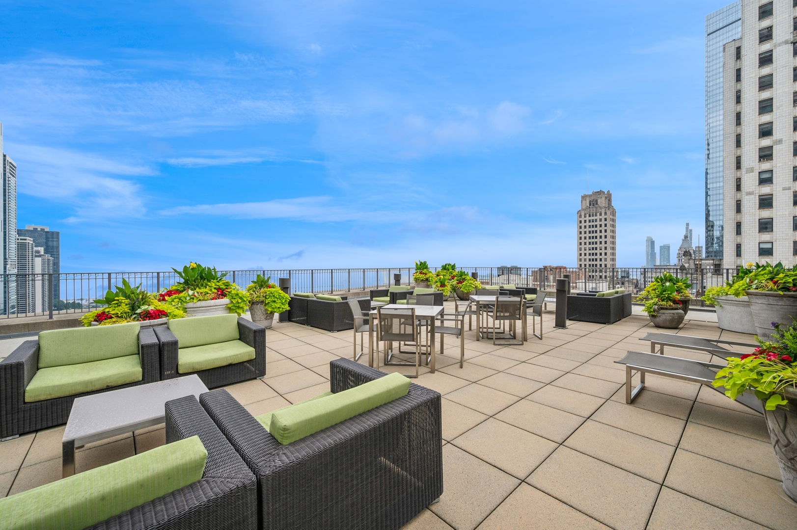 130 N GARLAND Court Unit: 1608
