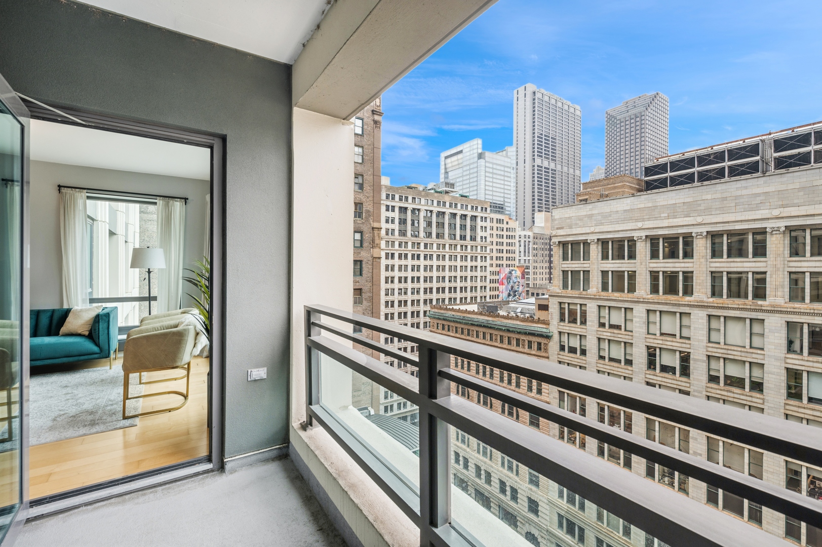 130 N GARLAND Court Unit: 1608